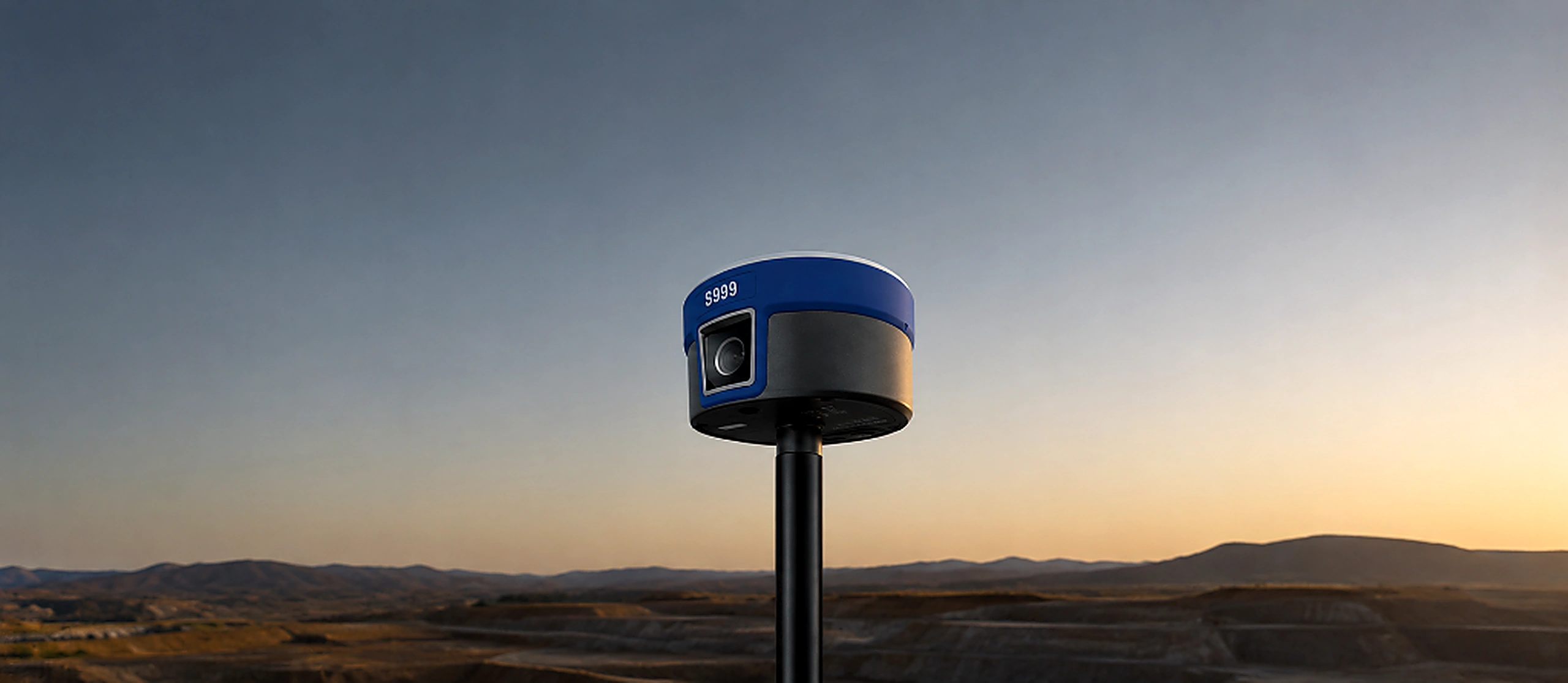 Receptor GNSS RTK Stonex S999 em operação de campo