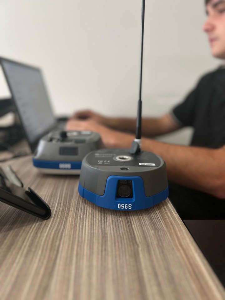 Locação de equipamentos topográficos e GNSS RTK SMC